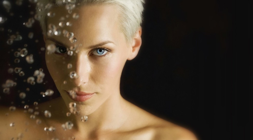 blonde-woman-face-drops-girls-1600x25601-e1418333833186-1038x576 (1)
